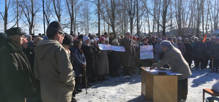 На митинг в Пожве вышли 150 человек