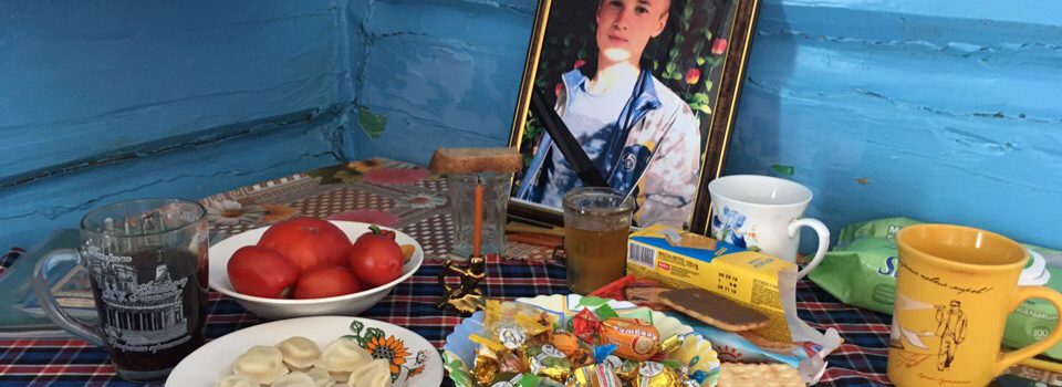 «Сколько живу в деревне, никогда о такой болезни не слышала». В Алеково похоронили 21-летнего парня