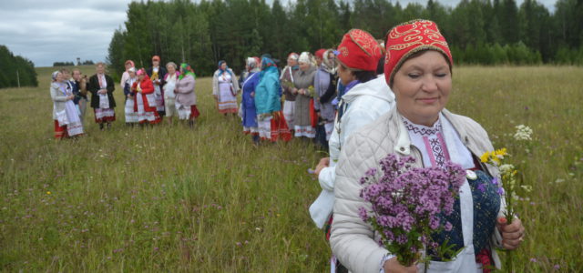 «Траву собирают женщины, а мужчины оберегают их души». В Большой Коче прошел День смены травы