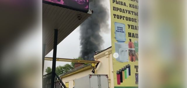 В Юрино горят бесхозные строения