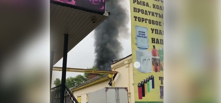 В Юрино горят бесхозные строения