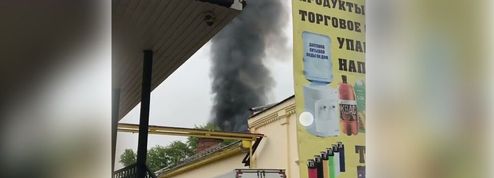 В Юрино горят бесхозные строения
