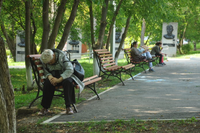 Спит
