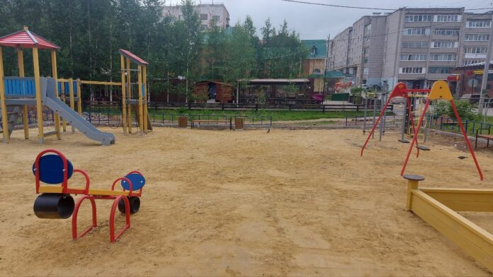 детская площадка по Володарского