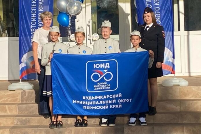 ребята на конкурсе Безопасное Колесо