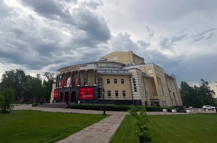 театр