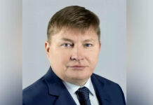 Новому сенатору от Пермского края вручили значок и удостоверение