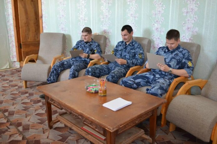 Для сотрудников кудымкарского СИЗО провели тренинг с элементами арт-терапии