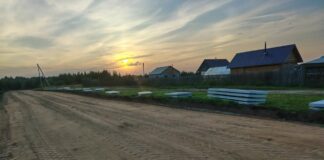 В Гайнах ремонтируют автомобильную дорогу