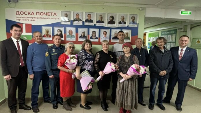 В Кочёвском округе открыли Доску почёта и присвоили звание почётных граждан